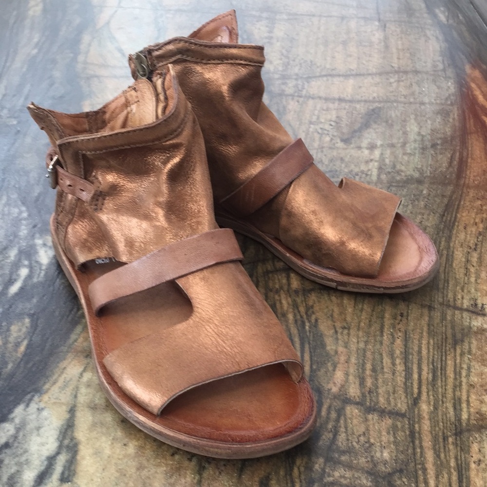 Mix Mooz bronze leather sandals. New in box.
